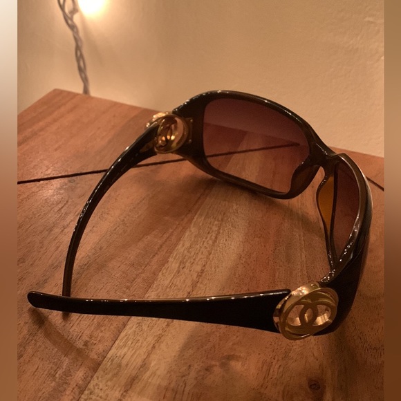 CHANEL Sunglasses - Picture 2 of 4